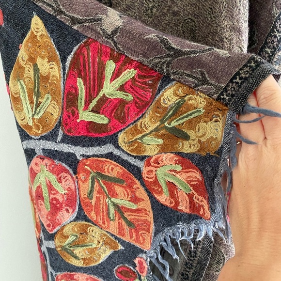 Art‎ to wear Embroidered Pashmina Wool Ruana One size in Mountain Ash - Picture 8 of 8
